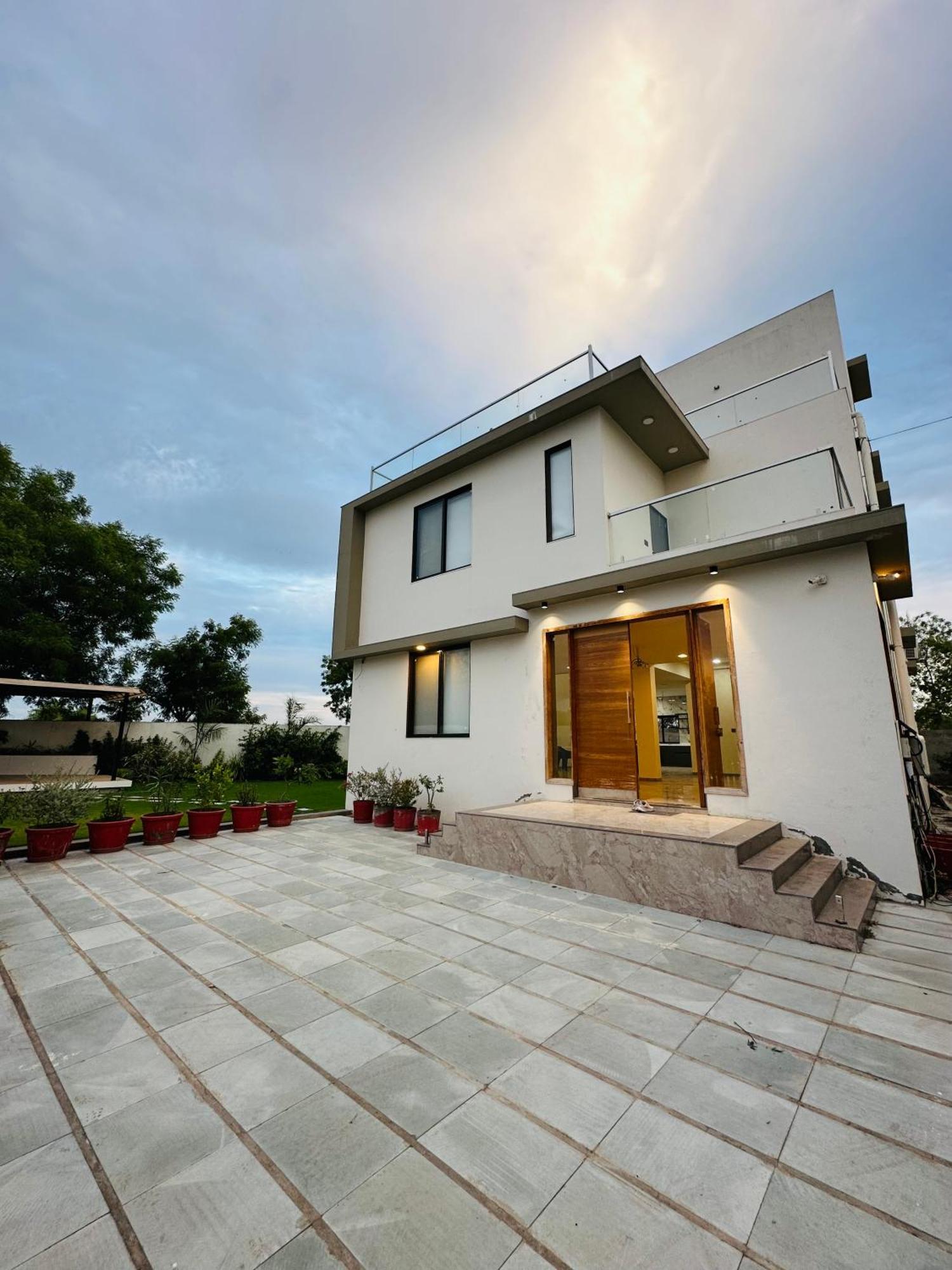Karmabhumi 1 Villa Sātej Dış mekan fotoğraf