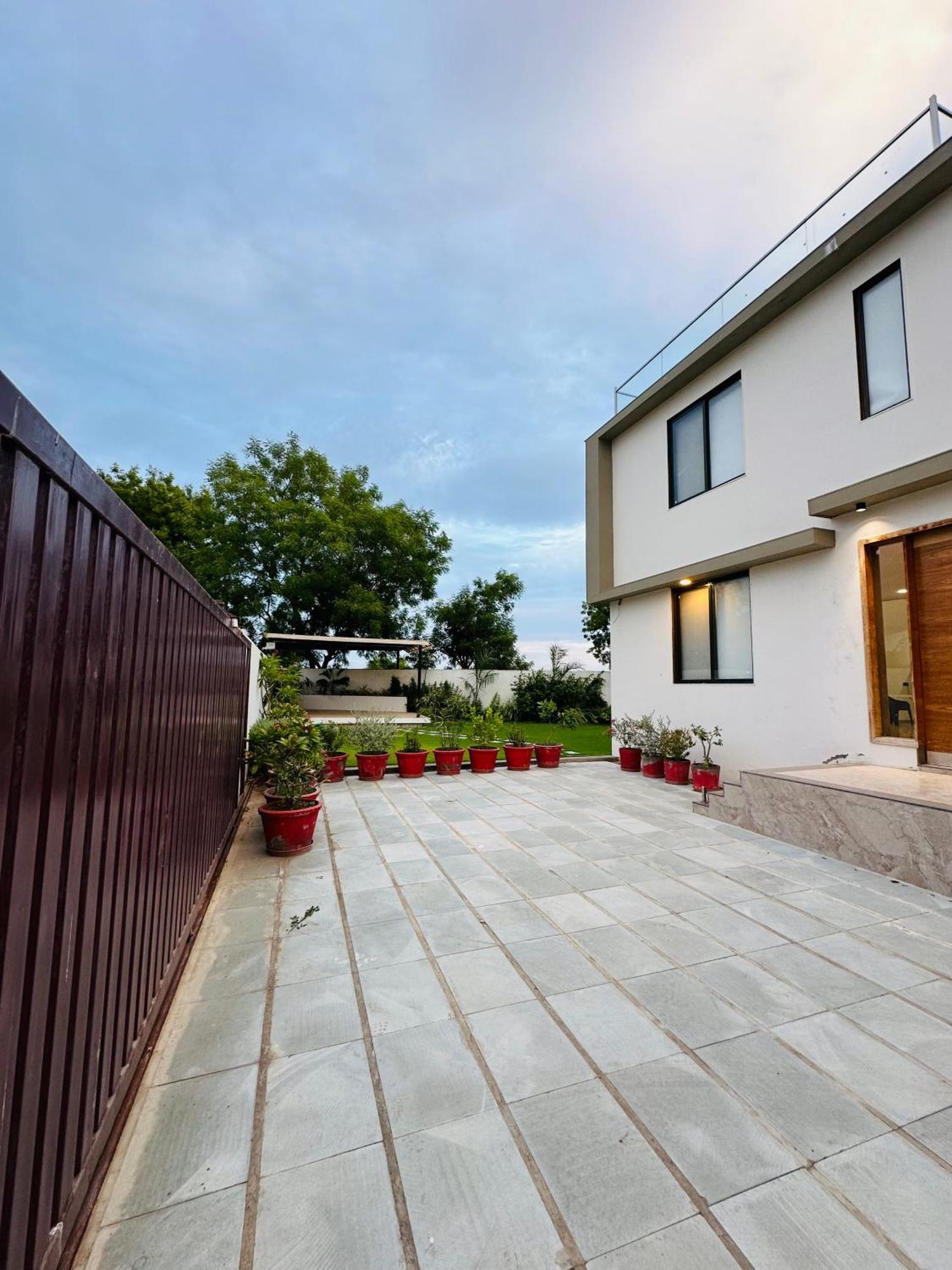 Karmabhumi 1 Villa Sātej Dış mekan fotoğraf